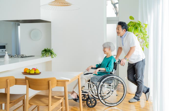 【該当番号3】介護中のご家族の方 のイメージ写真